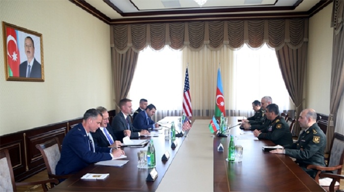 Azerbaijan defense minister meets with US military delegation
